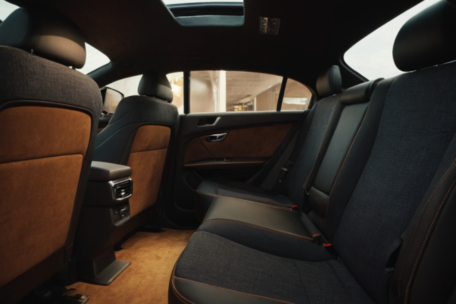 Restauro tessuti auto: comfort, igiene e valore dell’abitacolo – Garage Lab