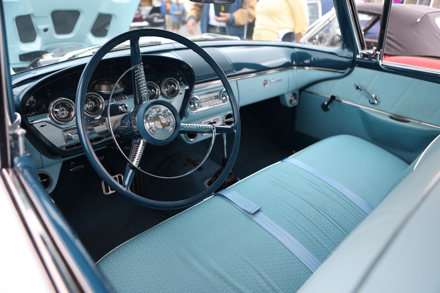 Restauro Interni Auto d’Epoca: Come Preservare l’Originalità e il Valore del Collezionismo
