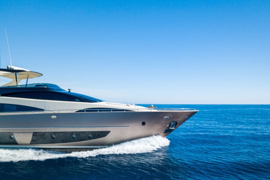 Refitting Nautico: La Guida Completa alla Scelta della Cuscineria e dei Rivestimenti